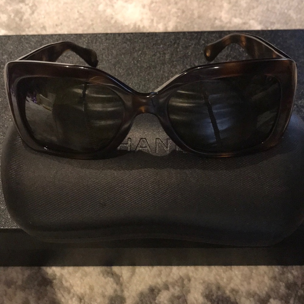 CHANEL Tortoiseshell Sunglasses Always Chic <3 <3